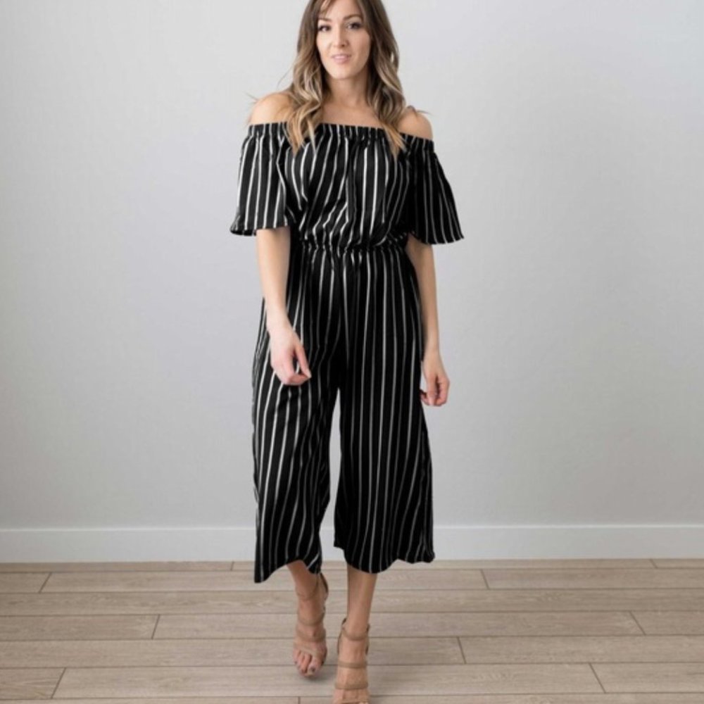 AUW Black Off the Shoulder Jumper
